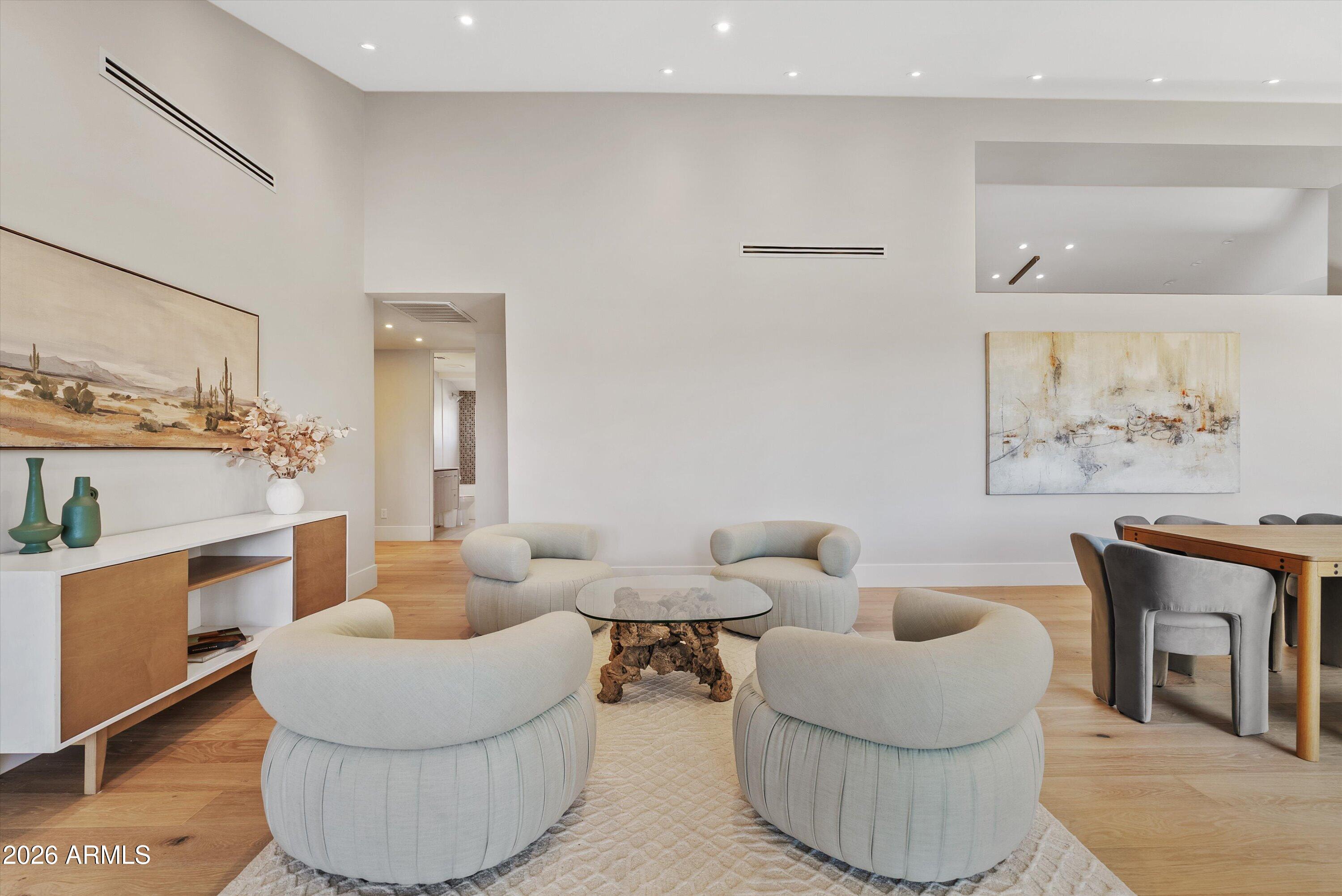 4610 East Flower Street Phoenix, AZ 85018 - Photo 12 of 41 Siting Area | Great Room