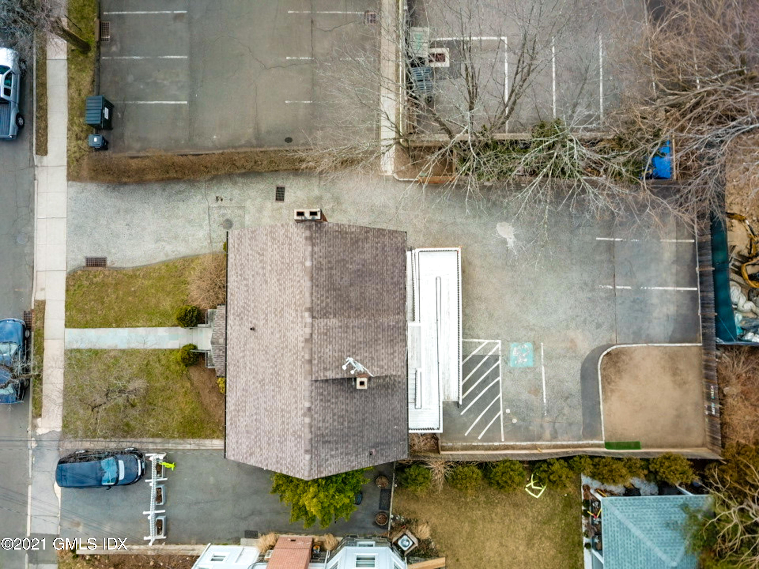 75 Mason Street Greenwich, CT 06830 - Photo 9 of 11 a bathroom with a shower