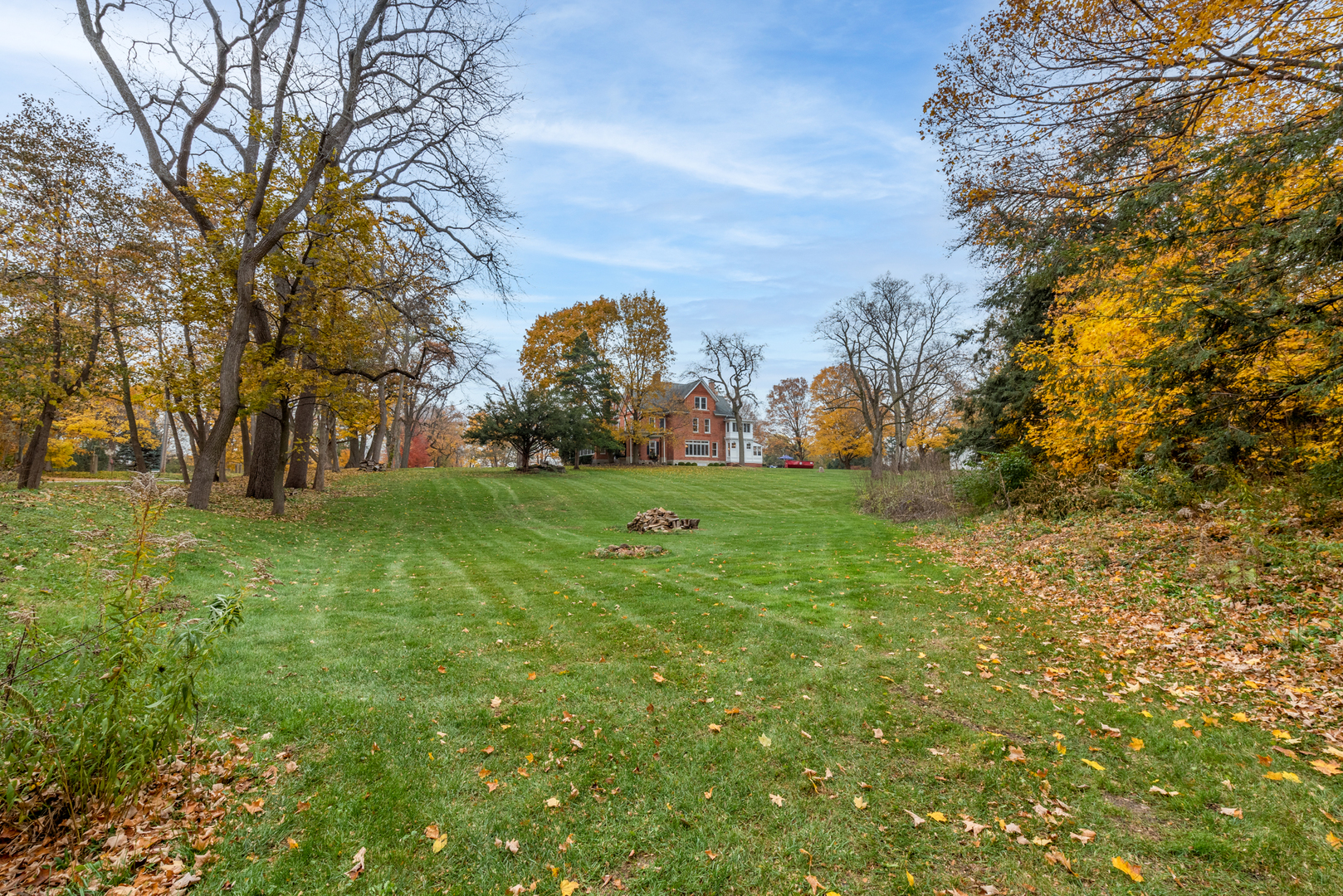 31W141 Army Trail Road Wayne, IL 60184 - Photo 59 of 63 a backyard of a house with lots of green space