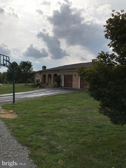 774 Russell Road Berryville, VA 22611 - Photo 16 of 20 Driveway and Garage
