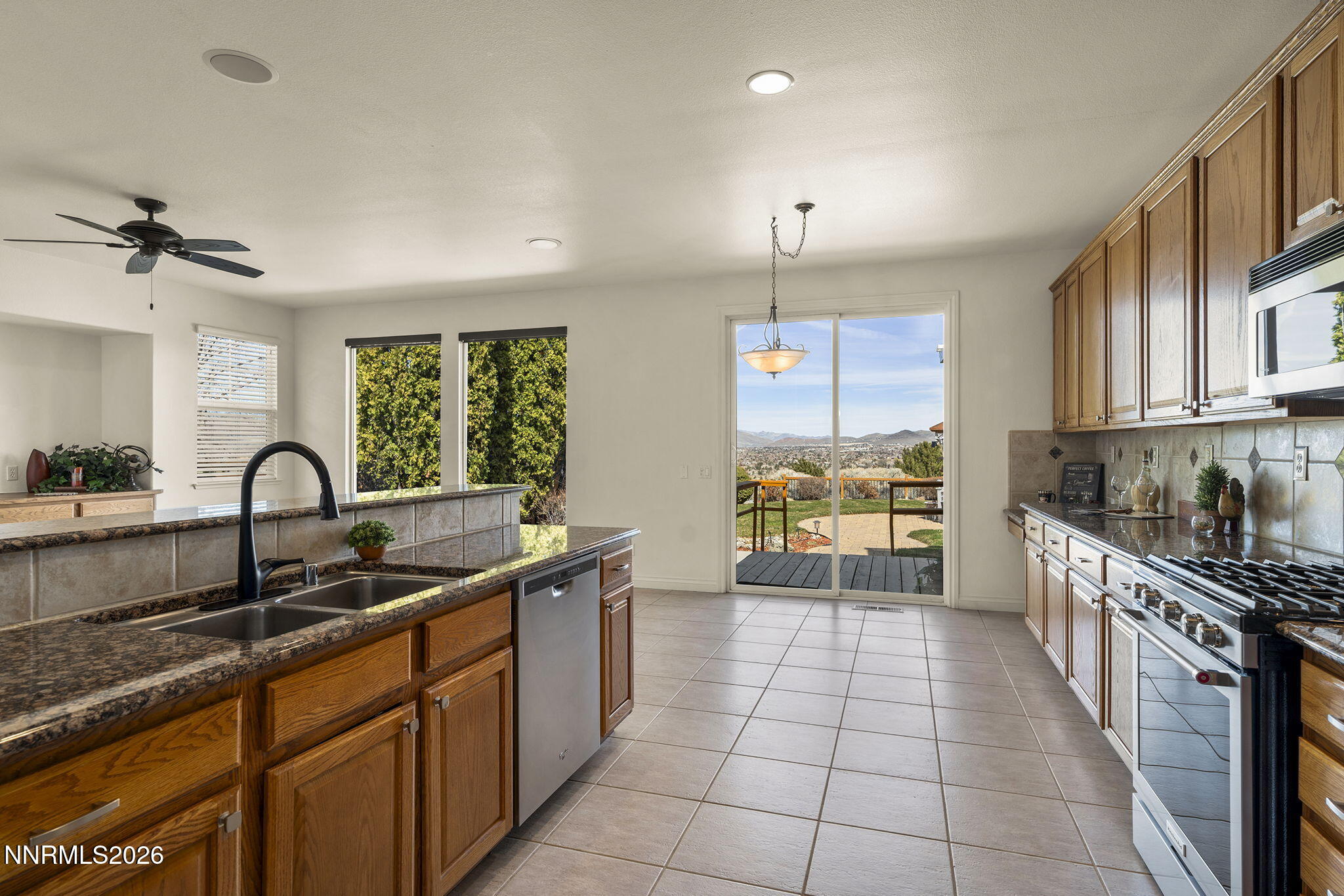 2840 Falcon Ridge Drive Sparks, NV 89436 - Photo 11 of 32 17-web-or-mls-_DSC2563