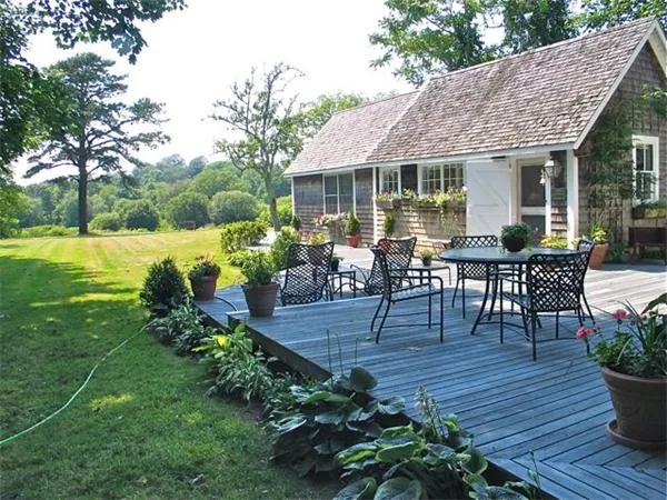 a view of a house with backyard and sitting area