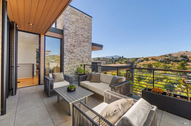 $8,977,000 | 3 Trestle Glen Circle, Tiburon, CA 94920