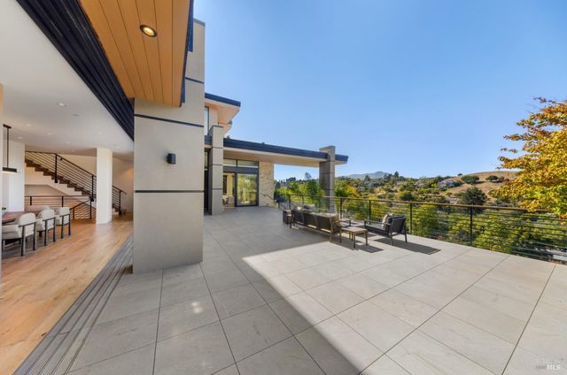 $8,977,000 | 3 Trestle Glen Circle, Tiburon, CA 94920