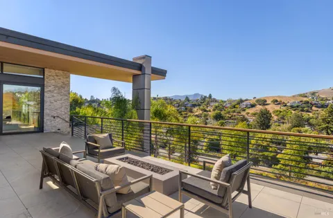 $8,977,000 | 3 Trestle Glen Circle, Tiburon, CA 94920