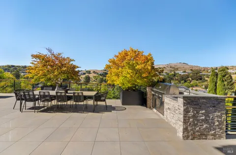 $8,977,000 | 3 Trestle Glen Circle, Tiburon, CA 94920