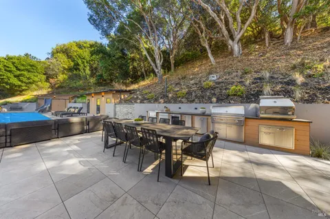 $8,977,000 | 3 Trestle Glen Circle, Tiburon, CA 94920