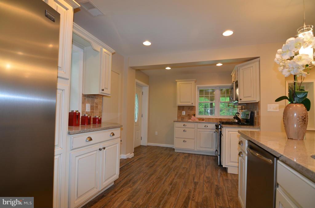 12404 Purcell Road Manassas, VA 20112 - Photo 19 of 23 Kitchen