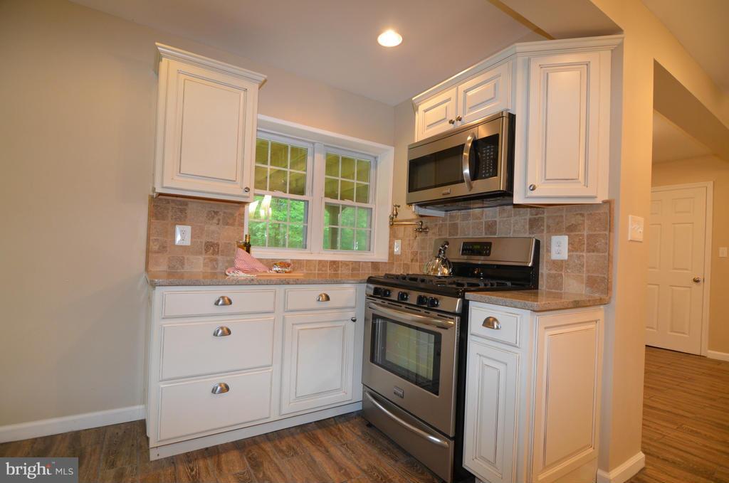 12404 Purcell Road Manassas, VA 20112 - Photo 20 of 23 Kitchen
