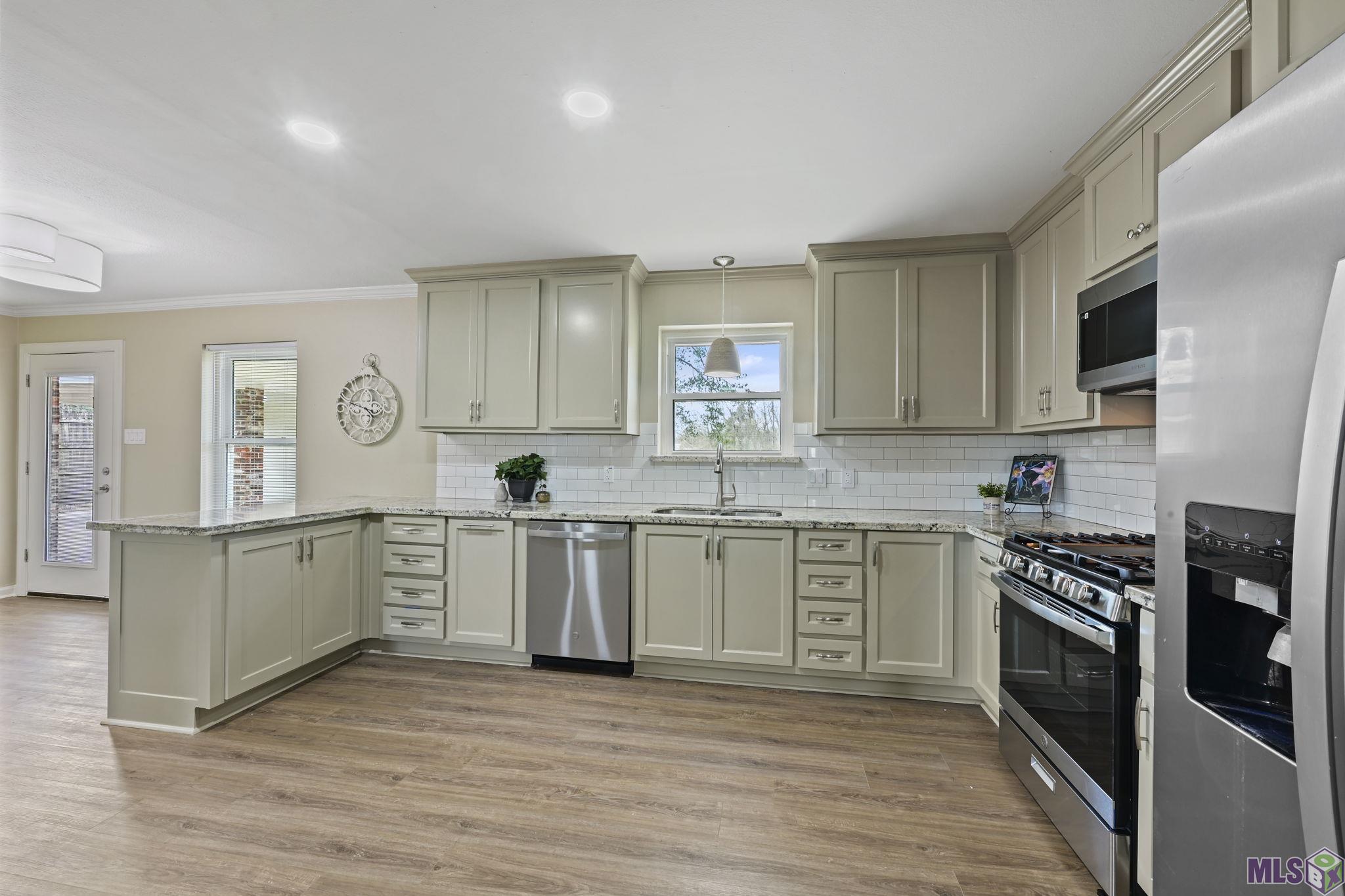 13029 Babin Road Gonzales, LA 70737 - Photo 8 of 32