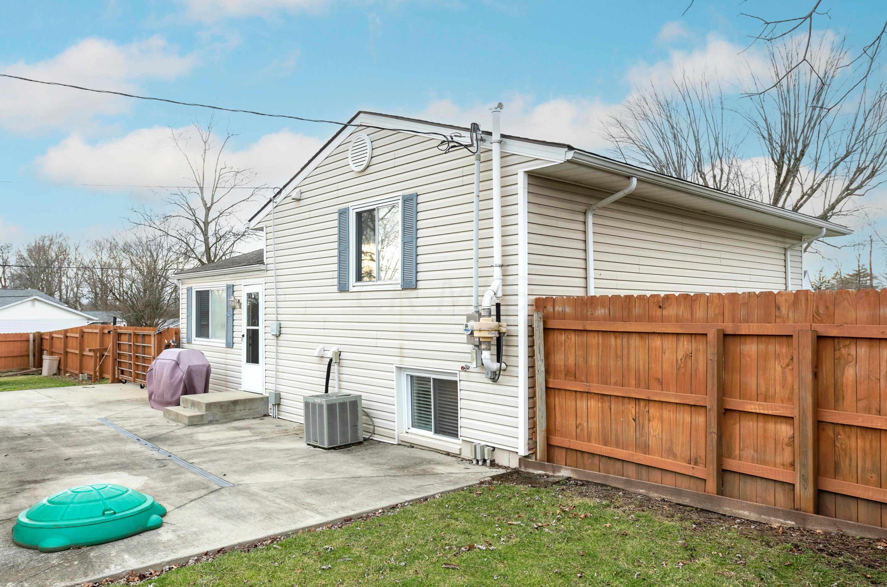 6413 Lexleigh Road Reynoldsburg, OH 43068 - Photo 30 of 40 Patio