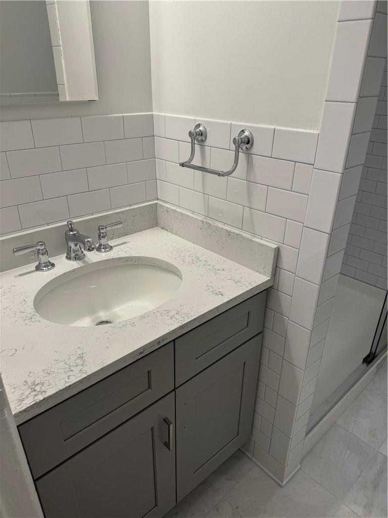 2190 Boston Road, Unit 3H Bronx, NY 10462 - Photo 12 of 17 30”’Vanity