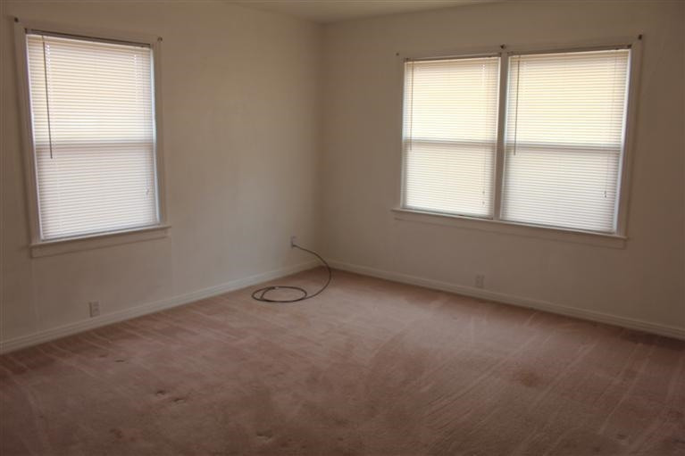 301 Chestnut Street Ropesville, TX 79358 - Photo 6 of 9 an empty room with a window