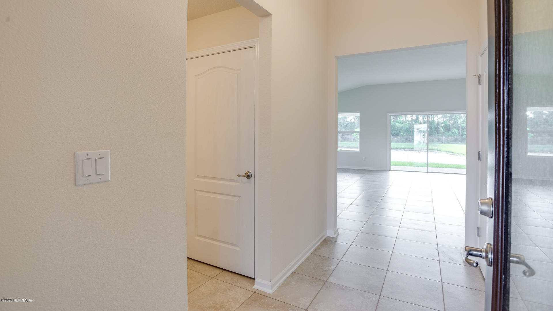 410 Palace Drive St. Augustine, FL 32084 - Photo 3 of 29 a view of a hallway