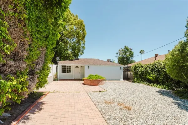 $950,000 | 4334 Pennsylvania Avenue, La Crescenta, CA 91214