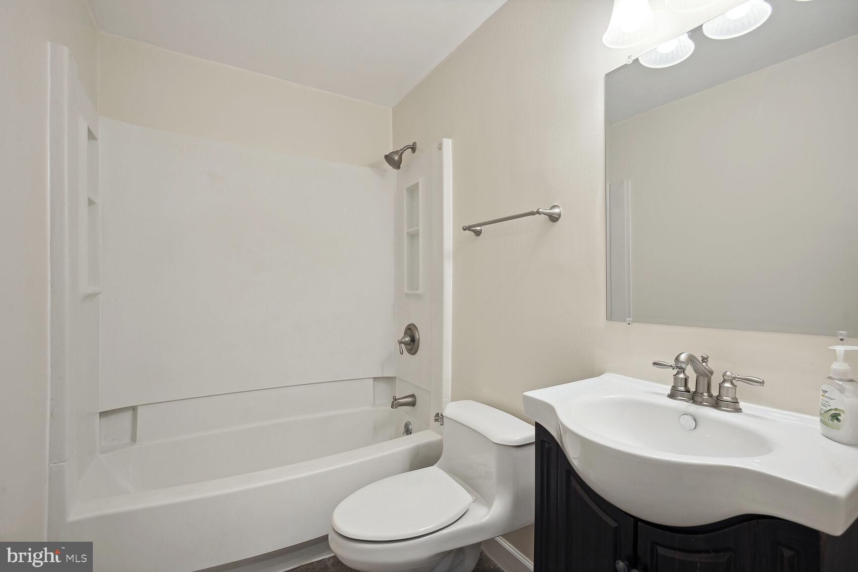 120 North Garfield Road Sterling, VA 20164 - Photo 11 of 19 Upper Level Full Bath