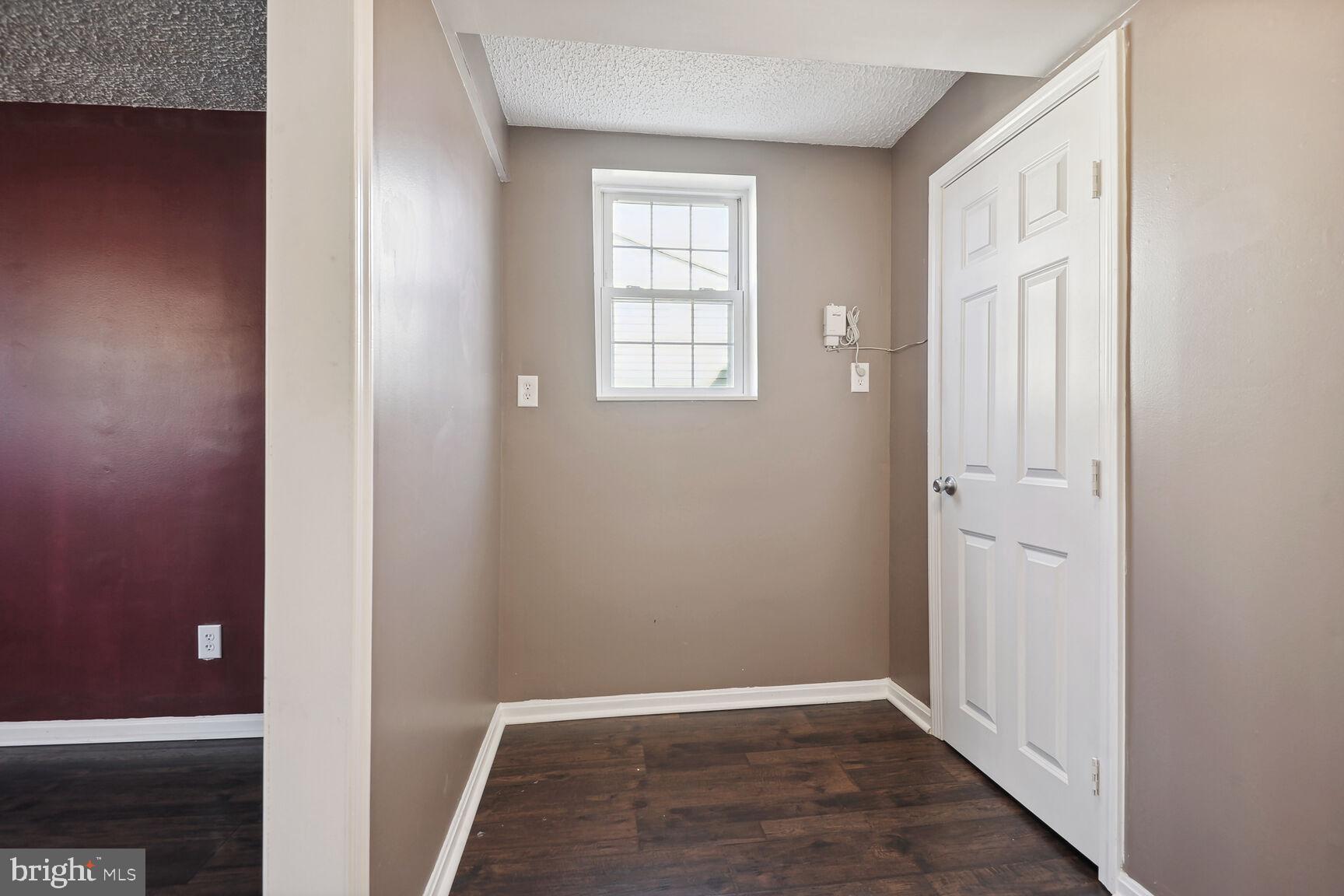120 North Garfield Road Sterling, VA 20164 - Photo 16 of 19 Dressing Area with Natural Light & Walk in Closet