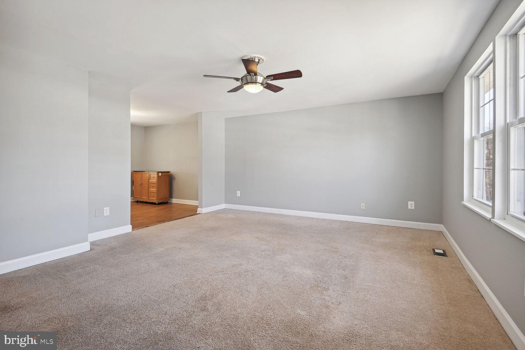 120 North Garfield Road Sterling, VA 20164 - Photo 5 of 19 Living Room Open and Bright