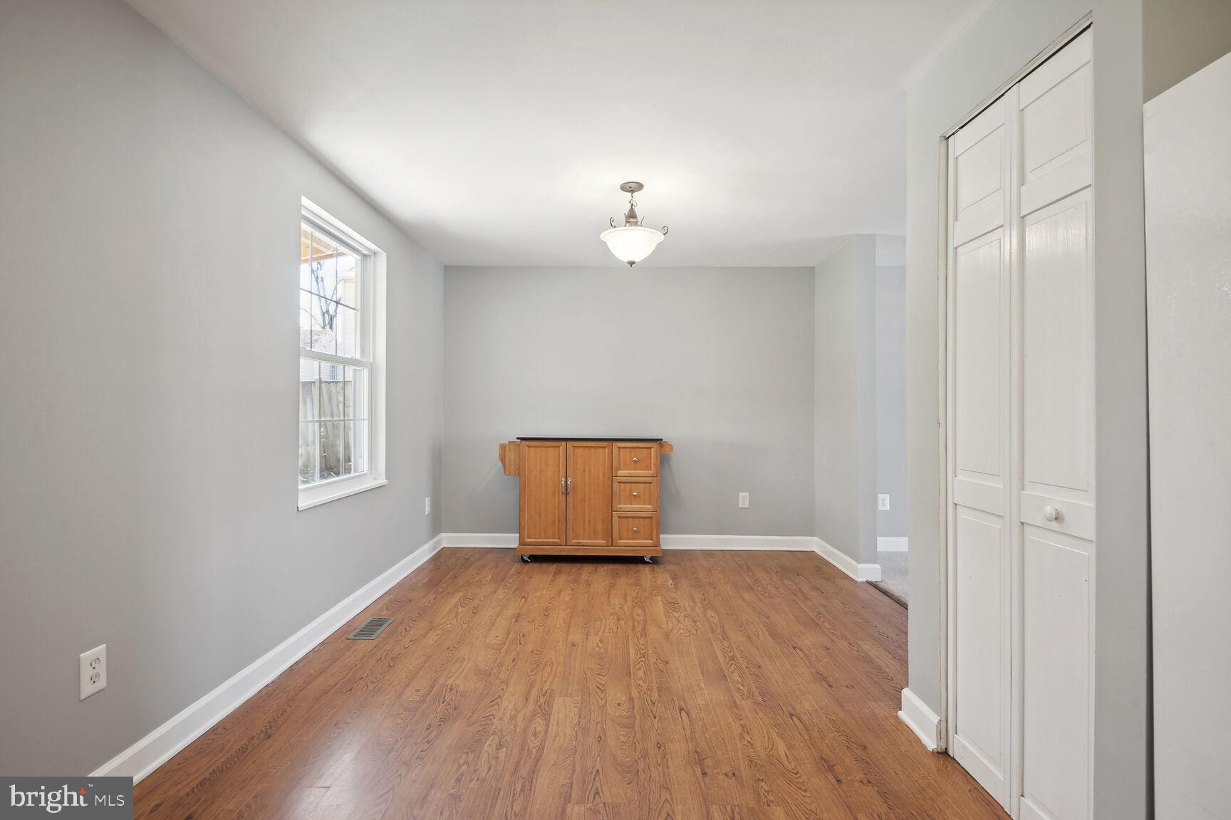 120 North Garfield Road Sterling, VA 20164 - Photo 8 of 19 Kitchen Eat In Dining