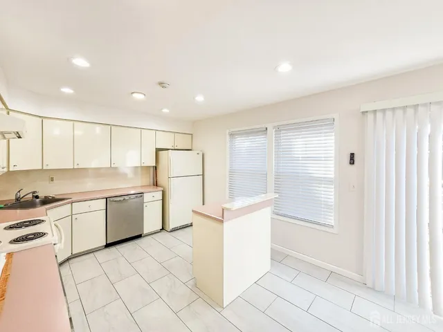 $2,600 | 167 E Concordia Circle, Monroe Township, NJ 08831