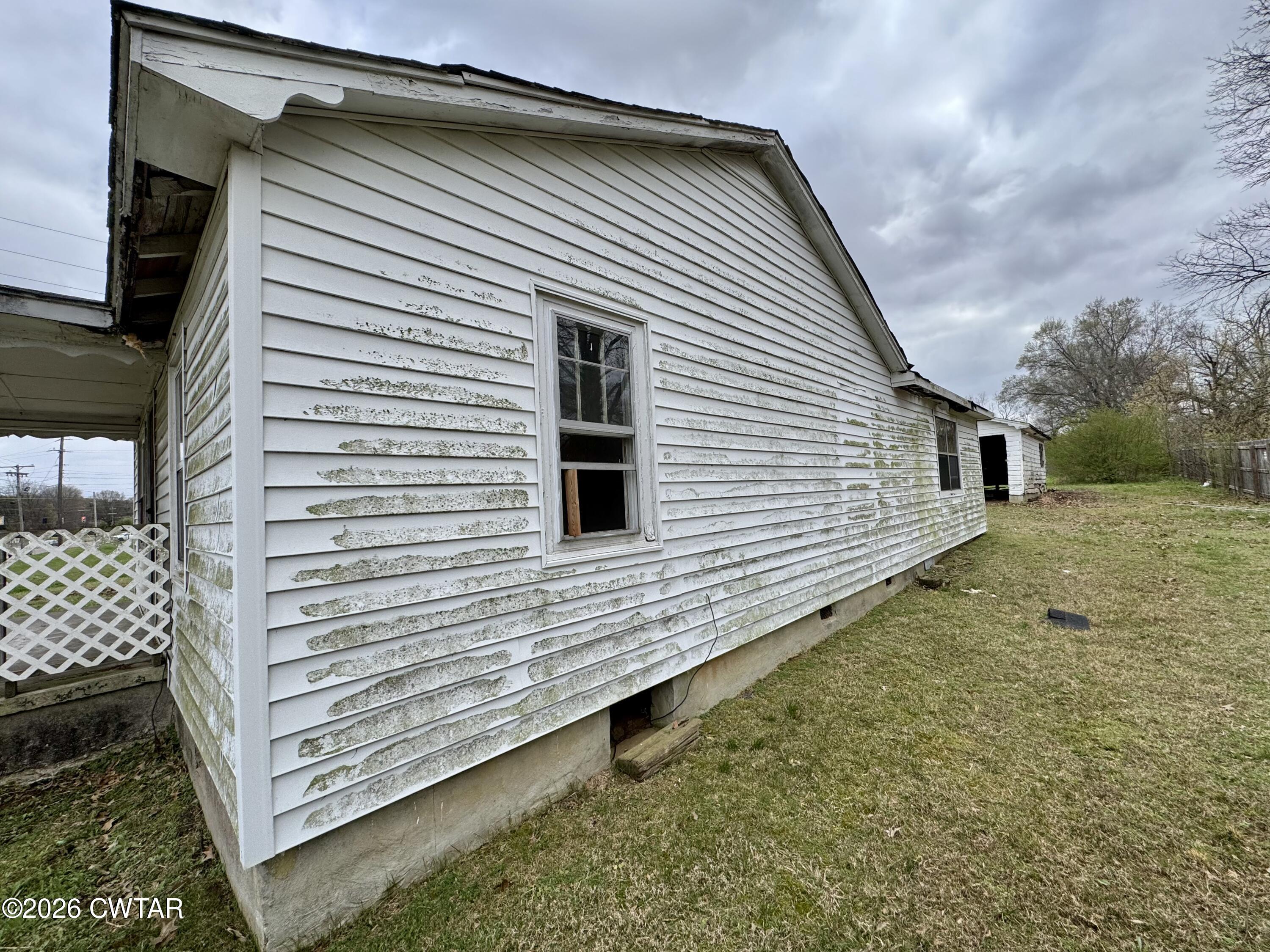 702 Gibson Road Trenton, TN 38382 - Photo 3 of 16 IMG_2302