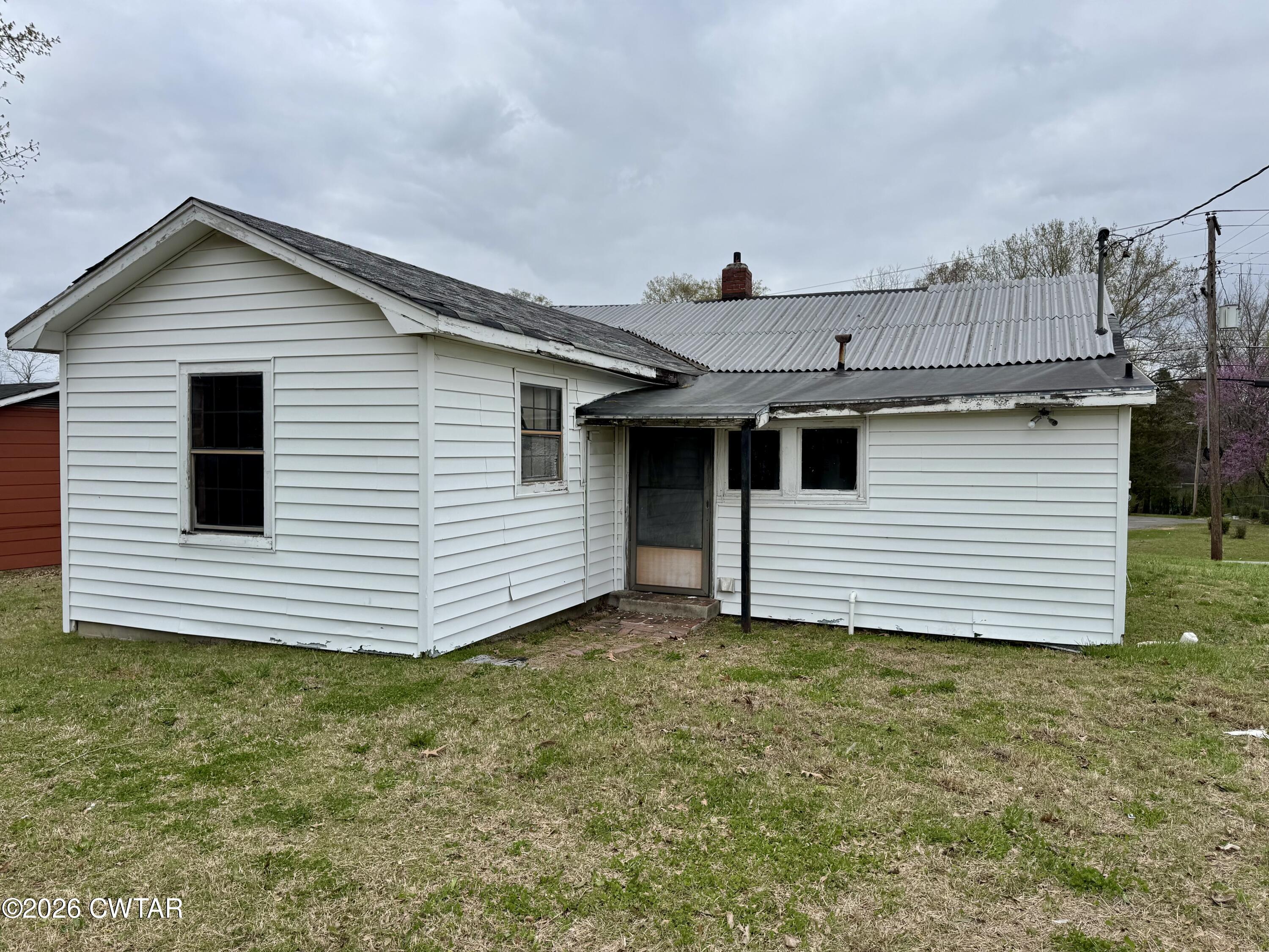 702 Gibson Road Trenton, TN 38382 - Photo 5 of 16 IMG_2304