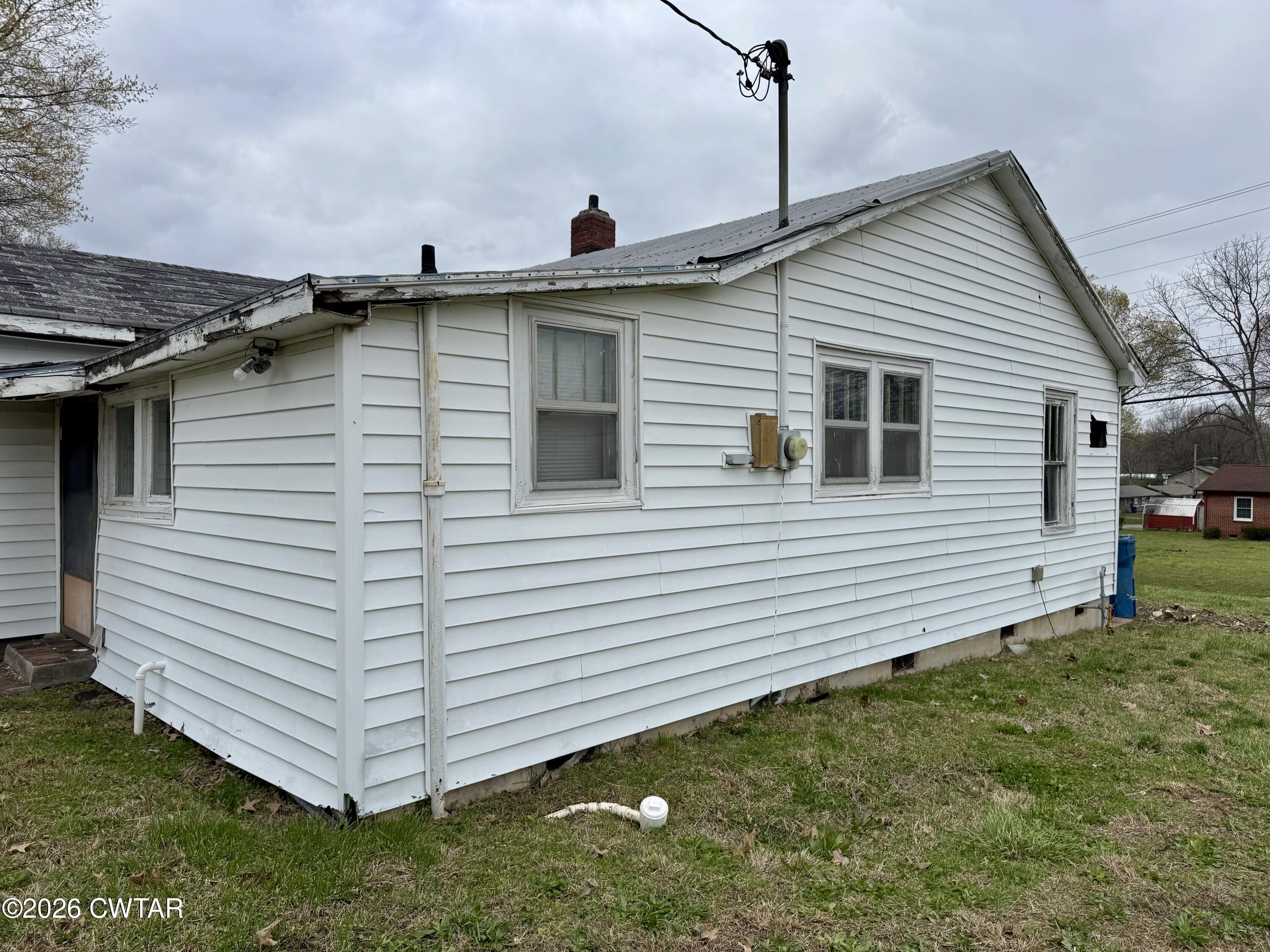 702 Gibson Road Trenton, TN 38382 - Photo 6 of 16 IMG_2305