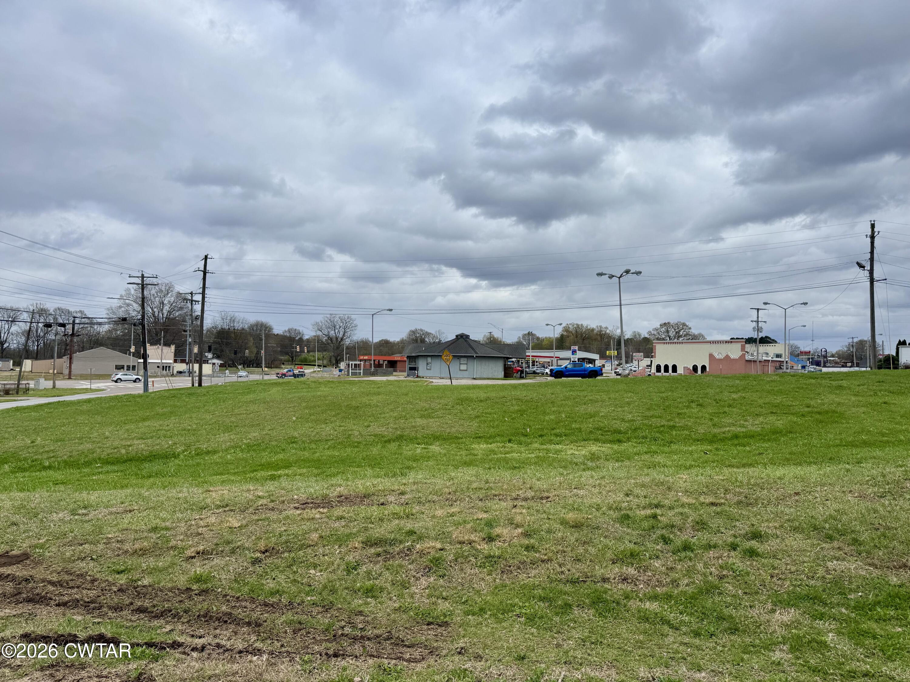 702 Gibson Road Trenton, TN 38382 - Photo 8 of 16 IMG_2306