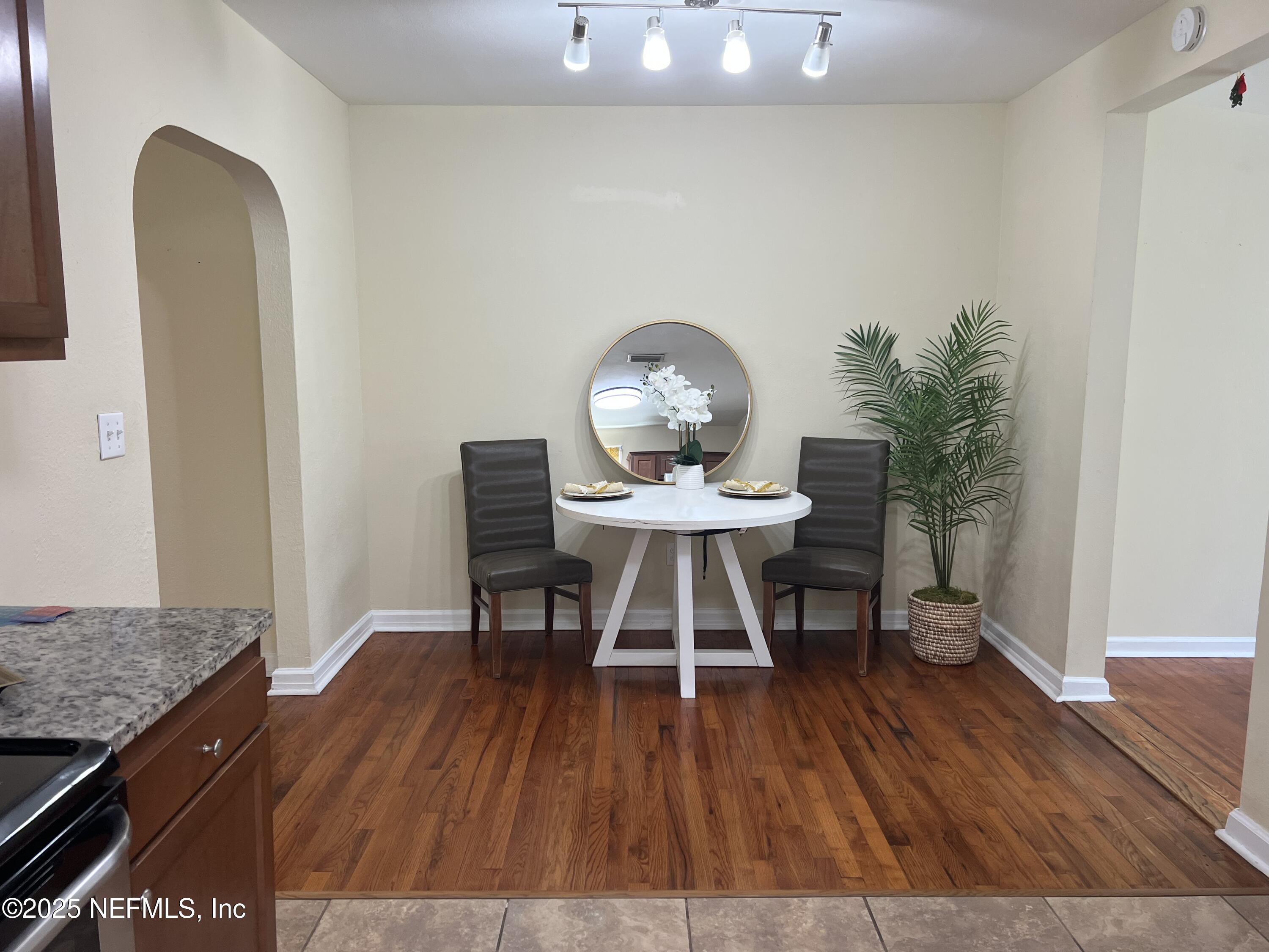 1612 Greenridge Road Jacksonville, FL 32207 - Photo 11 of 34 Dining room