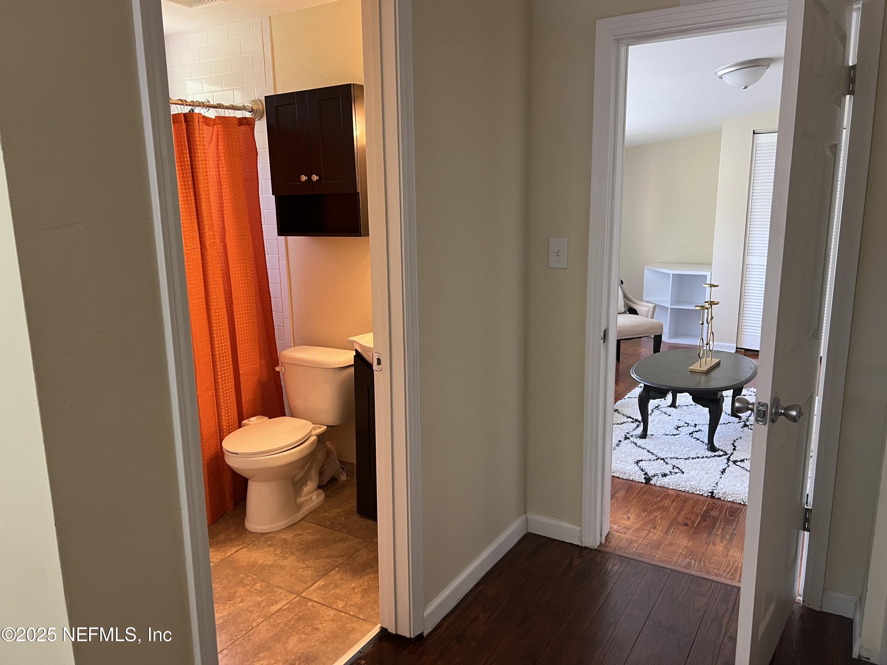 1612 Greenridge Road Jacksonville, FL 32207 - Photo 18 of 34 Ensuite bathroom