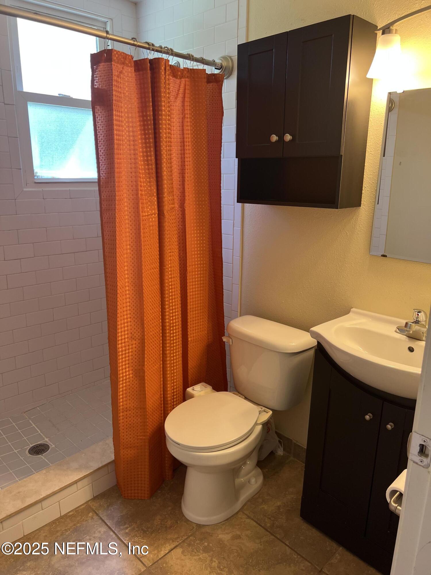 1612 Greenridge Road Jacksonville, FL 32207 - Photo 19 of 34 Ensuite bathroom