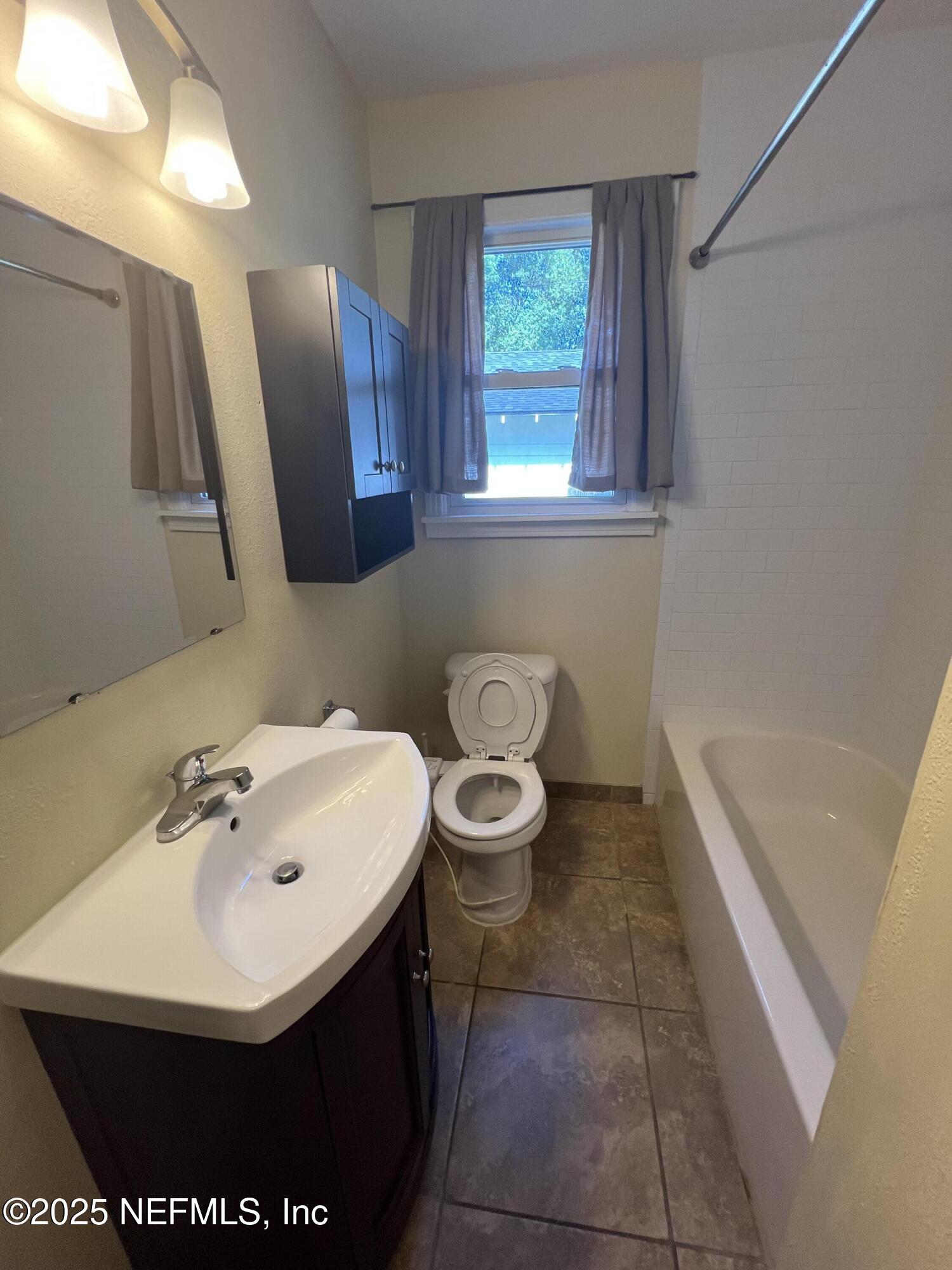 1612 Greenridge Road Jacksonville, FL 32207 - Photo 22 of 34 Bathroom 2
