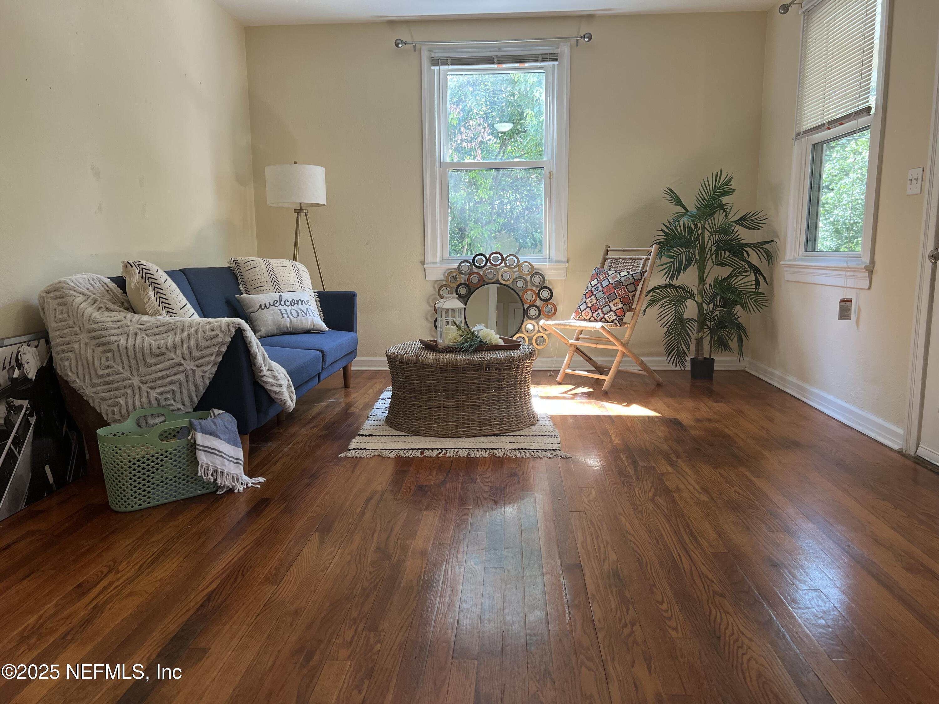 1612 Greenridge Road Jacksonville, FL 32207 - Photo 8 of 34 Living room