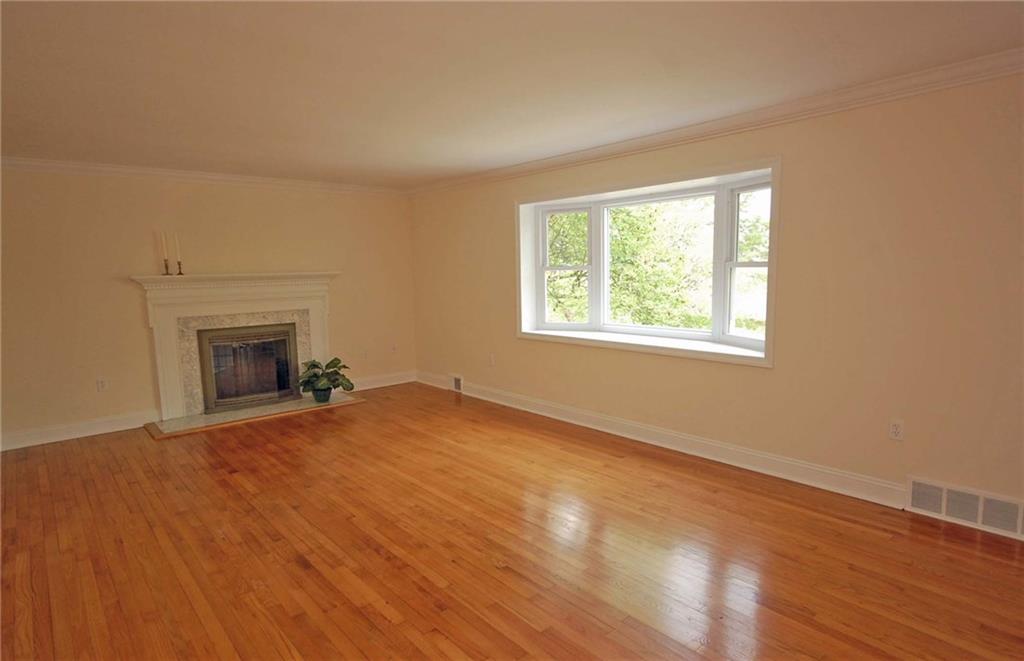 727 Pinetree Road Mt. Lebanon, PA 15243 - Photo 2 of 25 Gallery Image 2