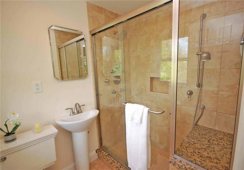 727 Pinetree Road Mt. Lebanon, PA 15243 - Photo 12 of 25 Gallery Image 12