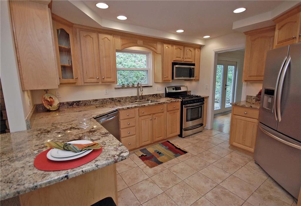 727 Pinetree Road Mt. Lebanon, PA 15243 - Photo 4 of 25 Gallery Image 4