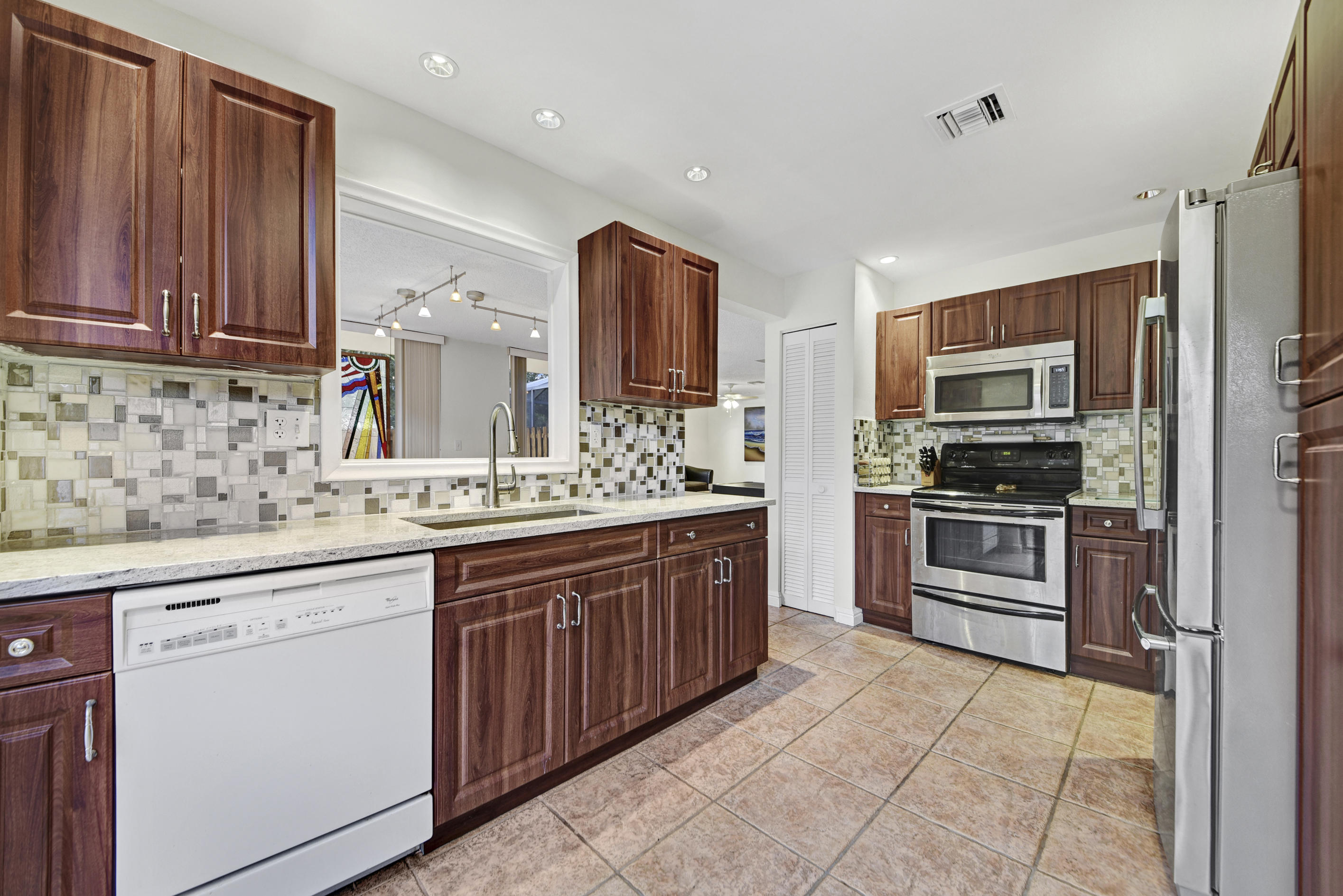 5705 Fox Hollow Drive, Unit B Boca Raton, FL 33486 - Photo 7 of 15 Newly Remodeled Kitchen