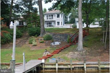 381 Valley Stream Road Severna Park, MD 21146 - Photo 1 of 22 Exterior (Rear)