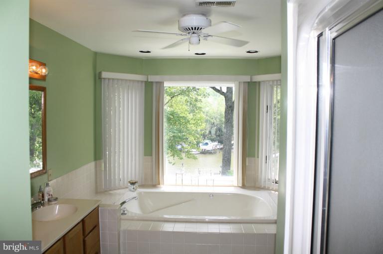 381 Valley Stream Road Severna Park, MD 21146 - Photo 4 of 22 Bath (Master)