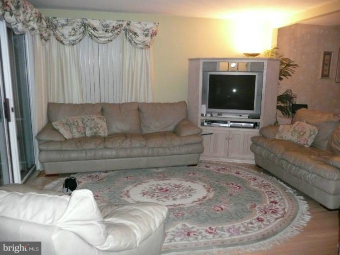 381 Valley Stream Road Severna Park, MD 21146 - Photo 10 of 22 Family Room