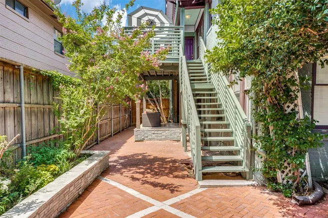 a view of a entrance of building