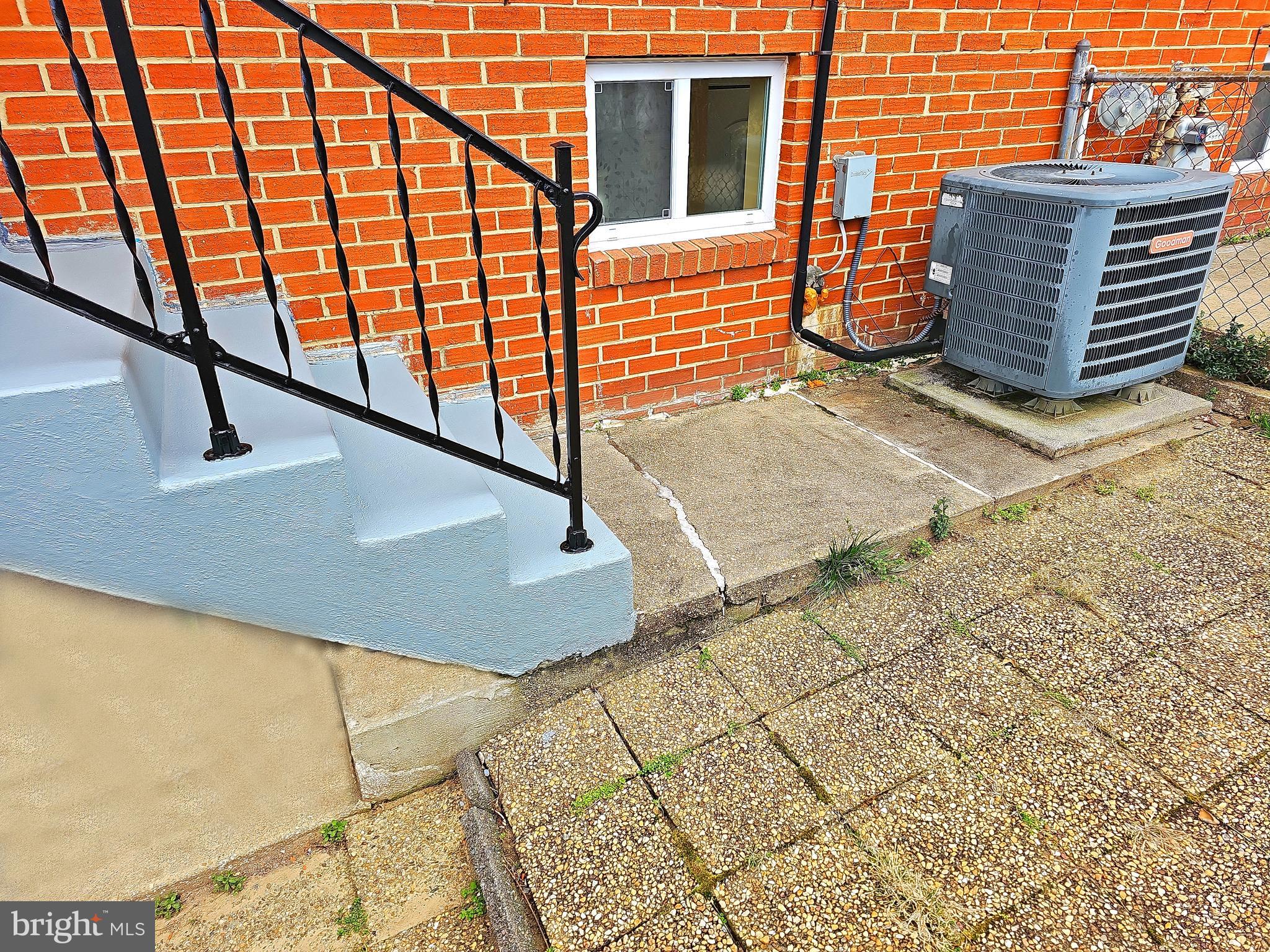 14143 Grayson Road Woodbridge, VA 22191 - Photo 20 of 58 Steps to Sunroom