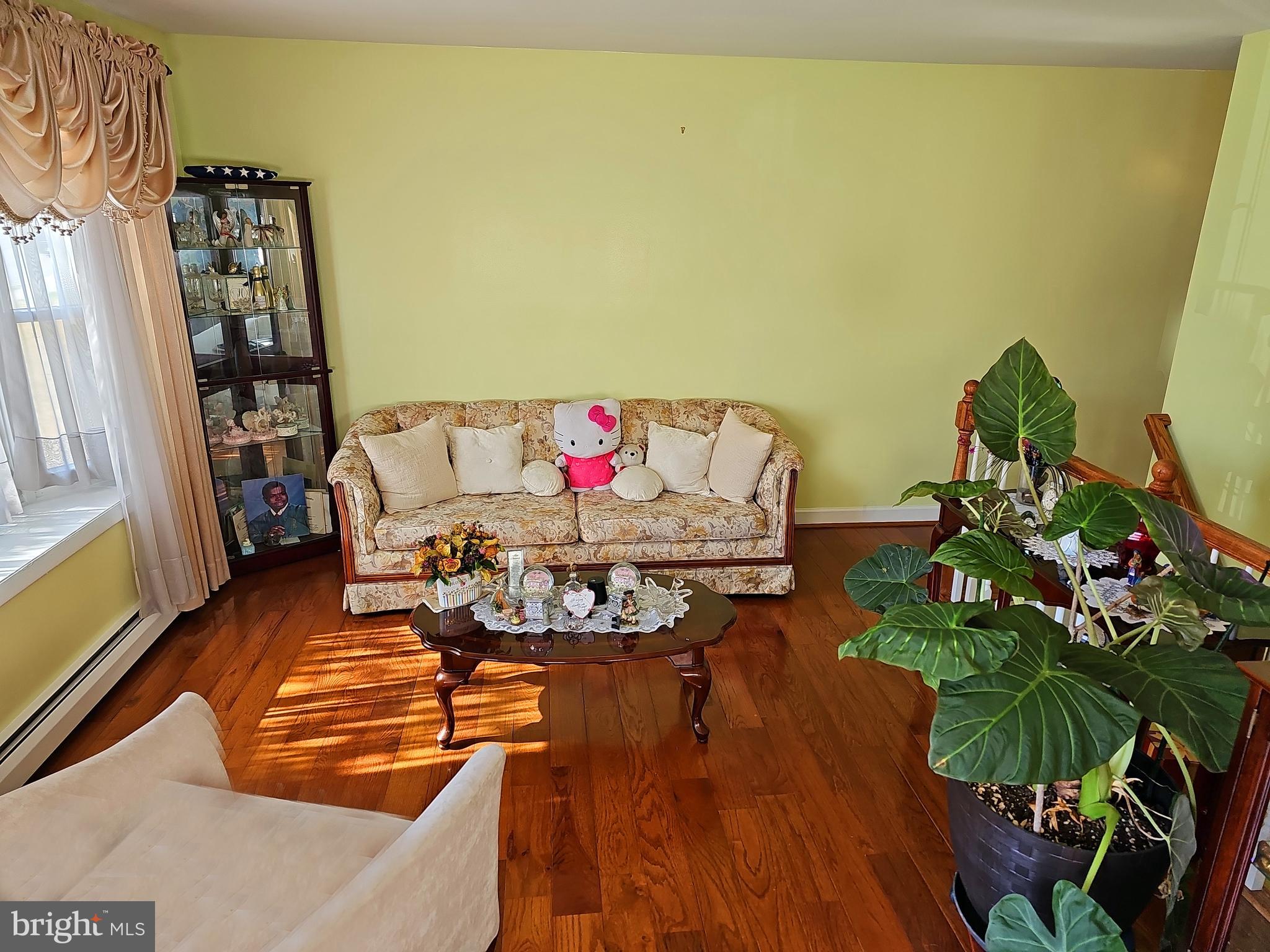 14143 Grayson Road Woodbridge, VA 22191 - Photo 23 of 58 Living Room