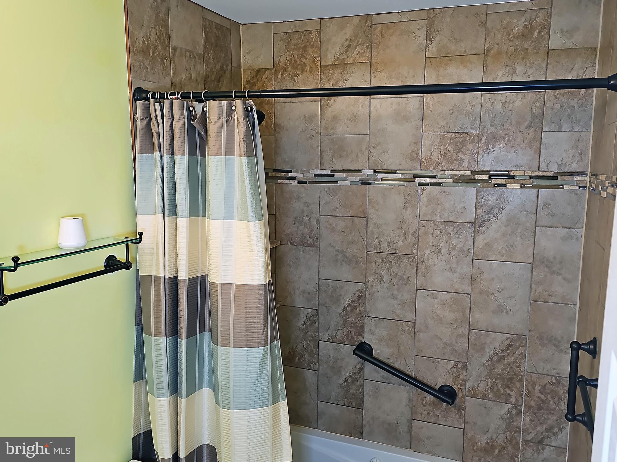 14143 Grayson Road Woodbridge, VA 22191 - Photo 29 of 58 Full bathroom on main level