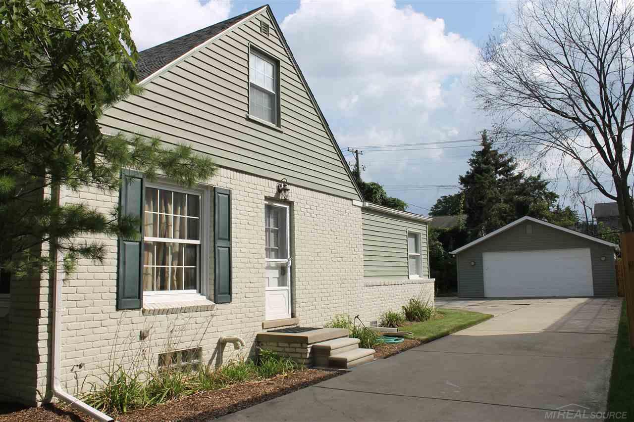 1071 Hampton Road Grosse Pointe Woods, MI 48236 - Photo 2 of 30