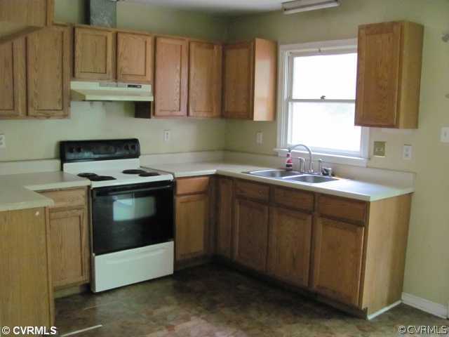 4918 Snead Road Richmond, VA 23224 - Photo 6 of 12 Kitchen - 2nd View of Kitchen