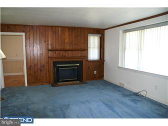 902 Jamestown Road Broomall, PA 19008 - Photo 3 of 12 Living Room