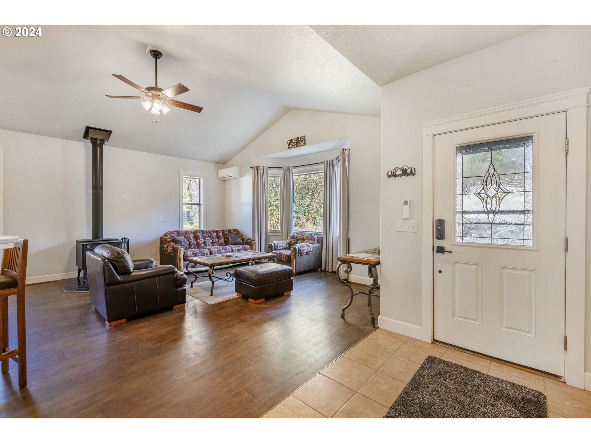 45665 North Gate Creek Road Vida, OR 97488 - Photo 4 of 31 Gallery Image 4