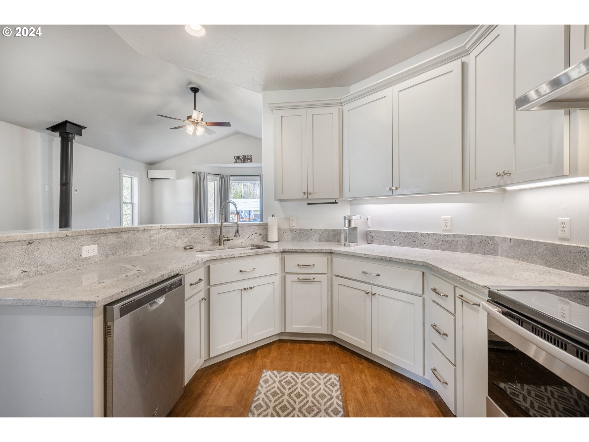 45665 North Gate Creek Road Vida, OR 97488 - Photo 10 of 31 Gallery Image 10