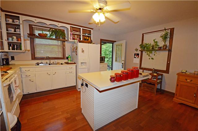3561 Tobe Robertson Road Columbia, TN 38401 - Photo 6 of 10 Gallery Image 6